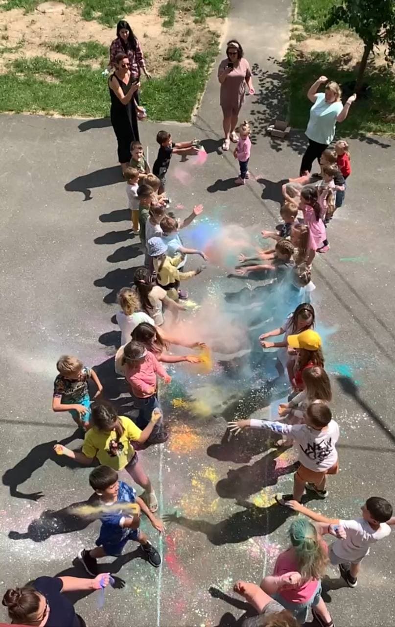 Клас з вчителями на уроці