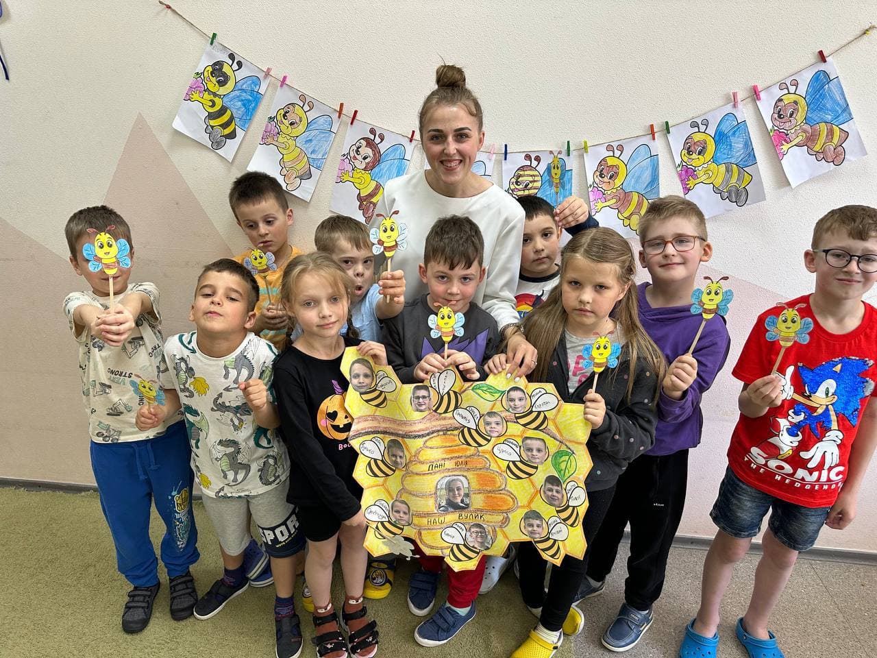 Екскурсія — діти біля оглядового колеса