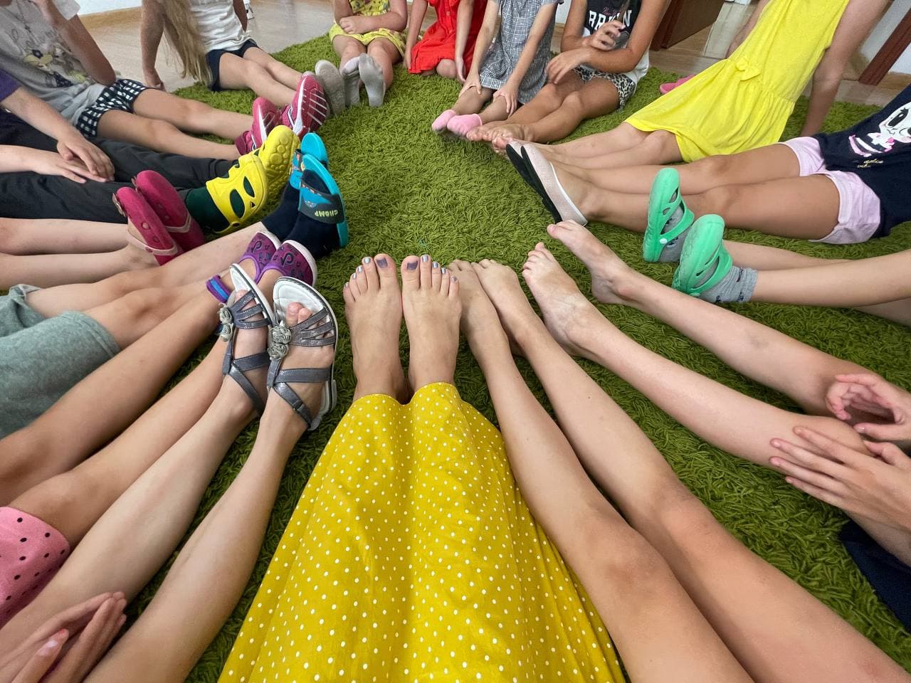 Діти разом у колі — Наш Вулик